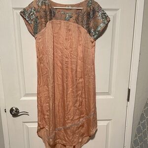 Chic Asymmetrical Peach Dress with Lace Details new silk M